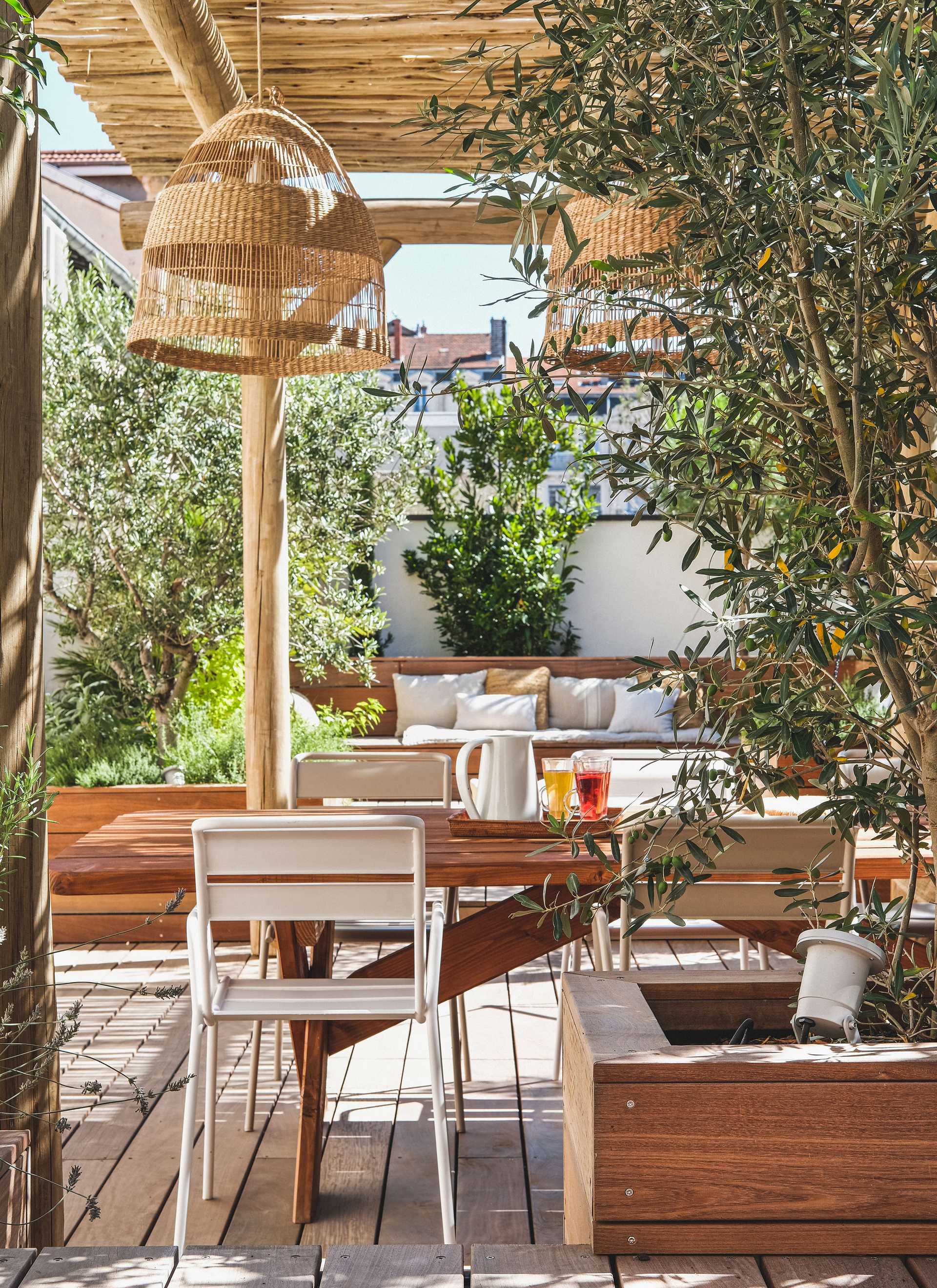Terrace designed by a landscape gardener in Paris